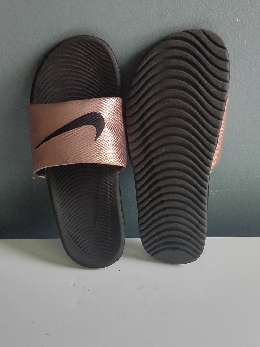 Nike Kawa Slides Rose Gold Black Metallic Athletic Sandals Swoosh Logo